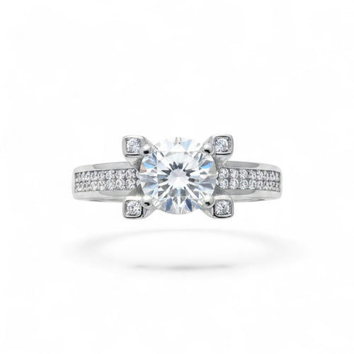 NAGPAL JEWELLERS Imperial Gala Ring with a large central diamond and smaller stones on the band, size 17.