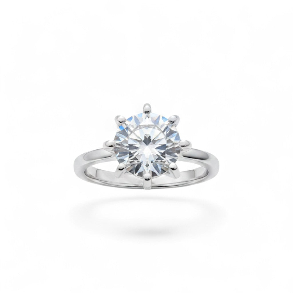 NAGPAL JEWELLERS Silver Sovereign ring with a large round-cut clear stone, size 19.