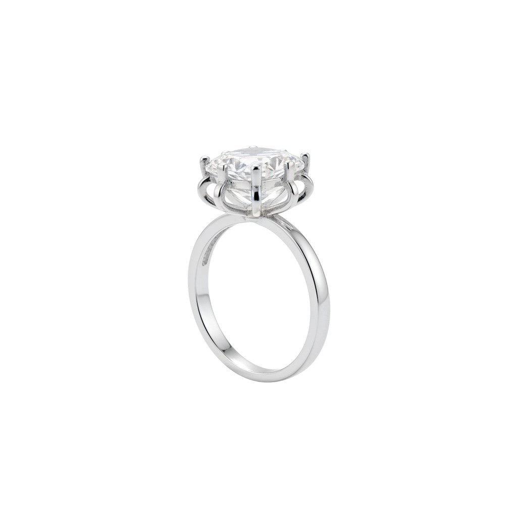 NAGPAL JEWELLERS Silver Sovereign ring with a large, clear gemstone and intricate setting. Size 19.